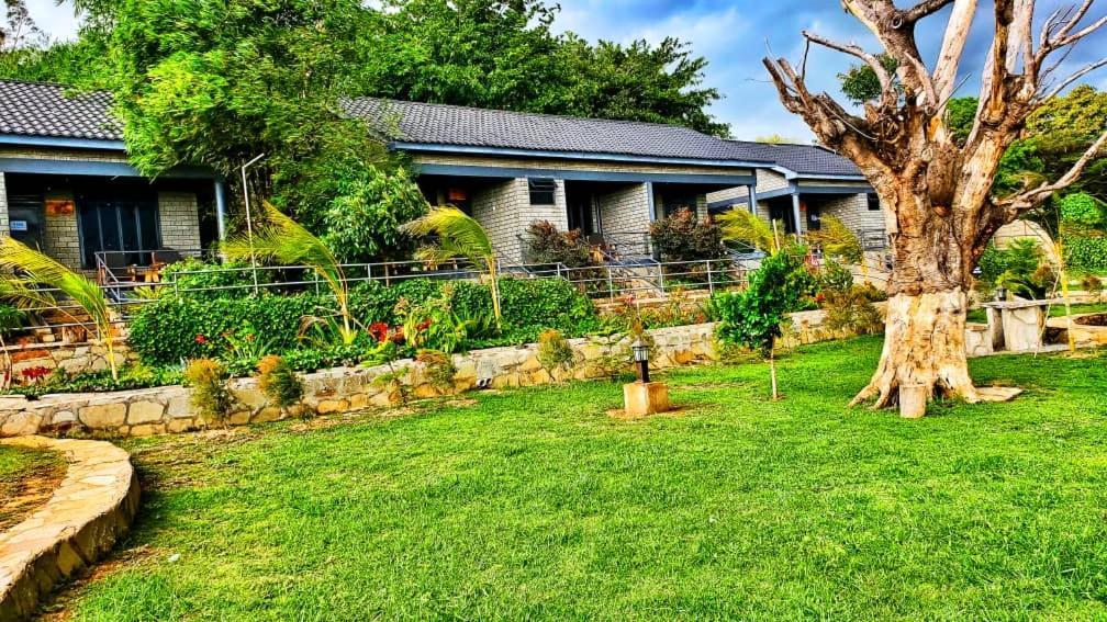 Gipir And Labongo Safari Lodge Ltd Pakwach Экстерьер фото