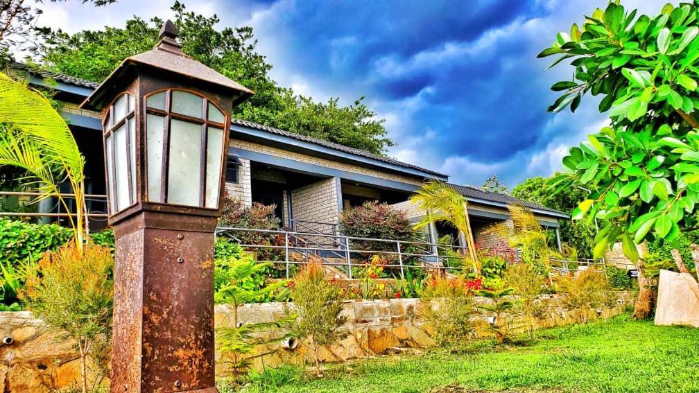 Gipir And Labongo Safari Lodge Ltd Pakwach Экстерьер фото