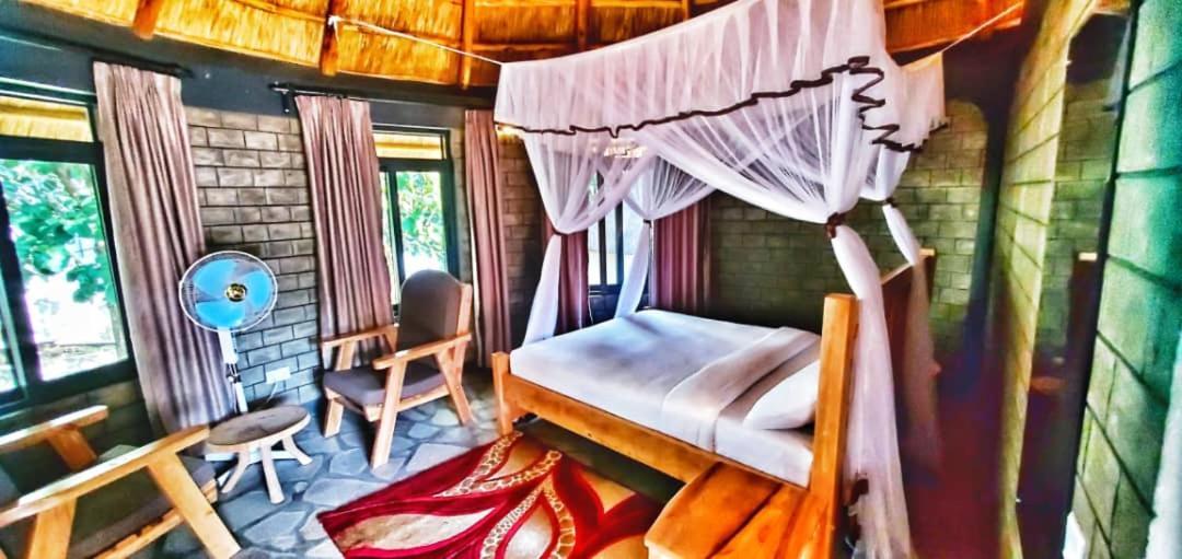 Gipir And Labongo Safari Lodge Ltd Pakwach Экстерьер фото